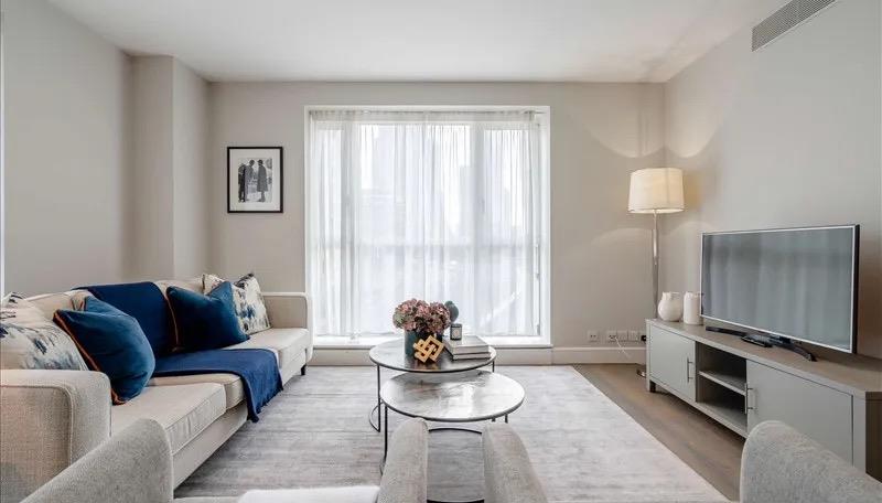 2 bed property in Westferry Circus, London